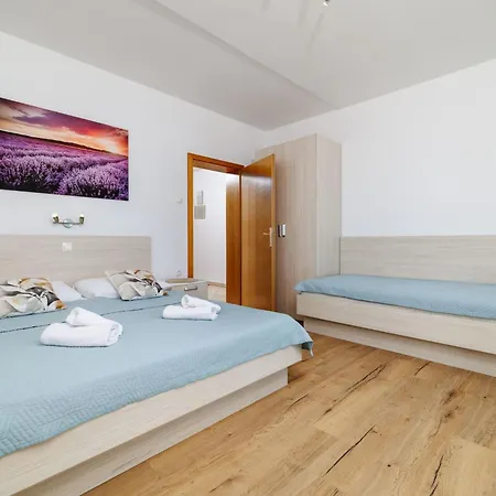 Mit Panoramablick Aufs By Interhome