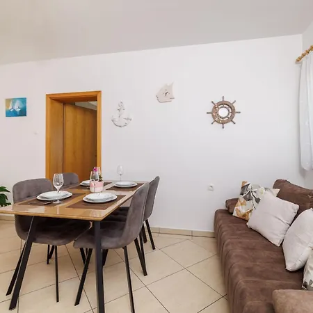 Mit Panoramablick Aufs By Interhome